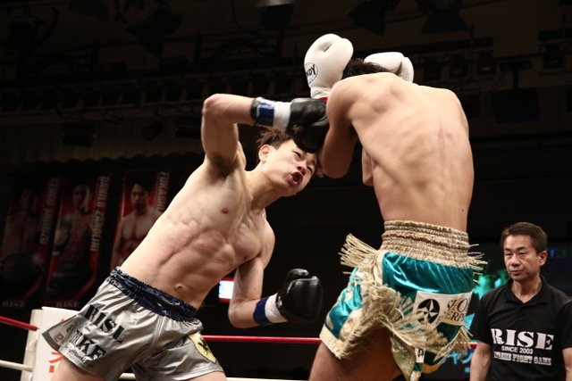 RISE_2003's tweet photo. ▶野辺広大の初防衛戦は今年最大のリベンジマッチ｜野辺広大、チャンヒョン・リー インタビュー
■野辺広大 @nobekick 『次はアイツを担架で運ばしたい』
■チャンヒョン・リー『RISE 60kg級の顔になる』
https://t.co/uLTzVx3llB
#RISE121 #DoA2017 https://t.co/NsqExbk6rH