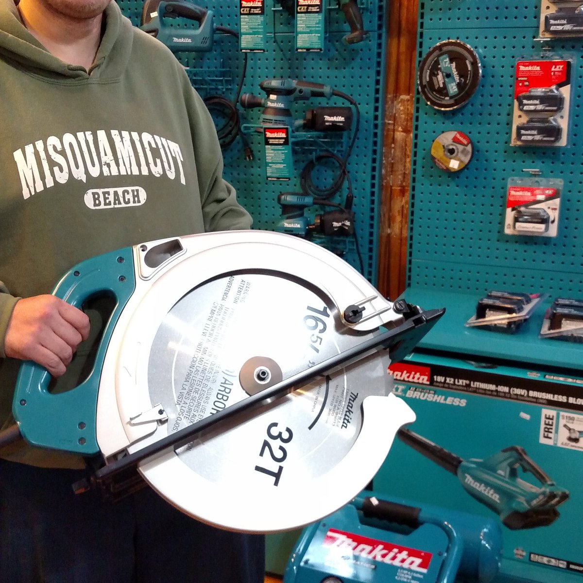 CTPowerTools's tweet image. Looking for something​ a lil heavier duty? We've got small hand tools to large table units. 
Featured is a Makita Circular Saw Corded 16 5/16in. Dia. Carbide Tipped Blade Model 5402NA. Held by Richard Rolocut. Open 8am-6pm#smallbiz #powertools #ctbusiness #makita #reluctantmodel