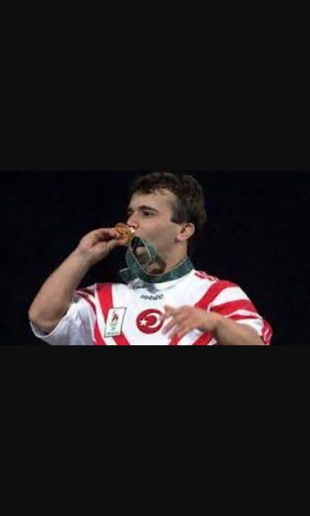 Milli gururumuz, olimpiyat şampiyonu milli haltercimiz Naim Süleymanoğlu'na Allah'tan rahmet, ailesine ve milletimize başsağlığı diliyorum.