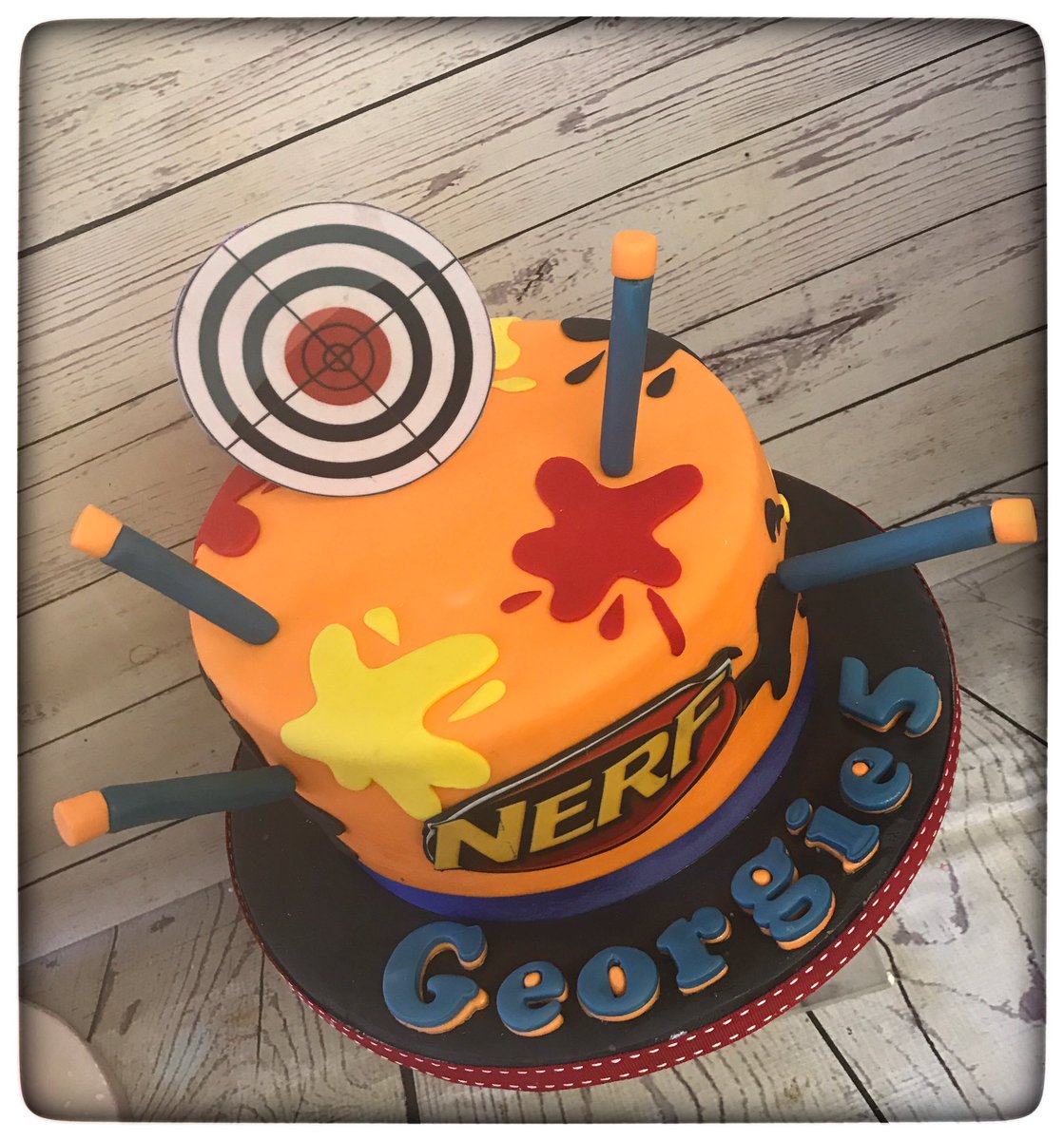 cakesbydesignnw's tweet photo. #caaaaaake https://t.co/o1t45lQHgF