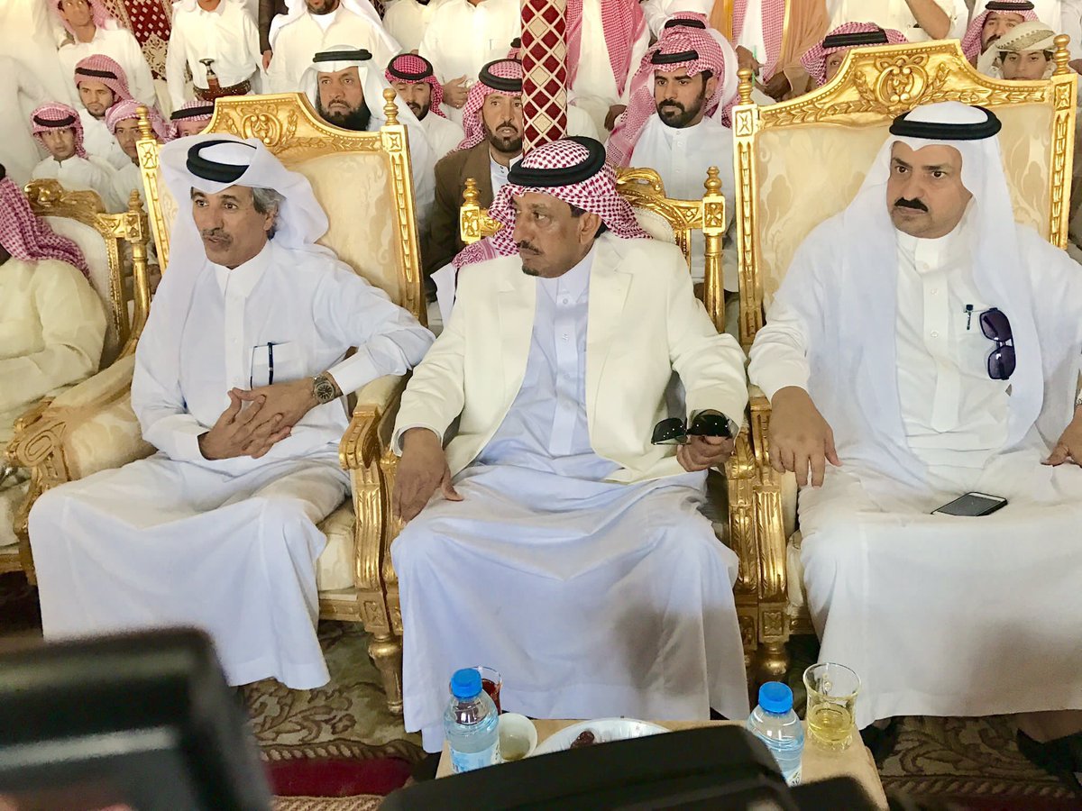 في #اجتماع_قبايل_قحطان

استقبل شيخ شمل قبائل ال شبوة الجحادر 
عبدالرحمن بن هادي التوم 
كل من الشيخ شافي بن سالم الهاجري
والدكتور شالح بن سفران القحطاني