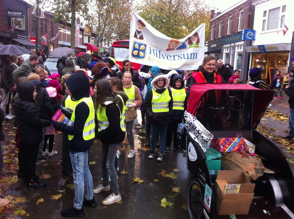 HsumVerb's tweet photo. De kindergemeenteraad van @GemeenteHsum treedt bij Sintintocht op als ambassadeurs can @FairtradeHsum en @HilverZon https://t.co/zMWp3jVxRD