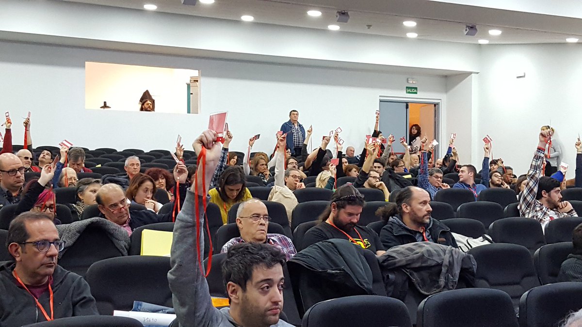 AngelesBarbaC's tweet photo. Sigue el trabajo de la I Asamblea Político y Social de @IU_Madrid con la discusión y votación de enmiendas #apsiu https://t.co/2VIy4IGbBs