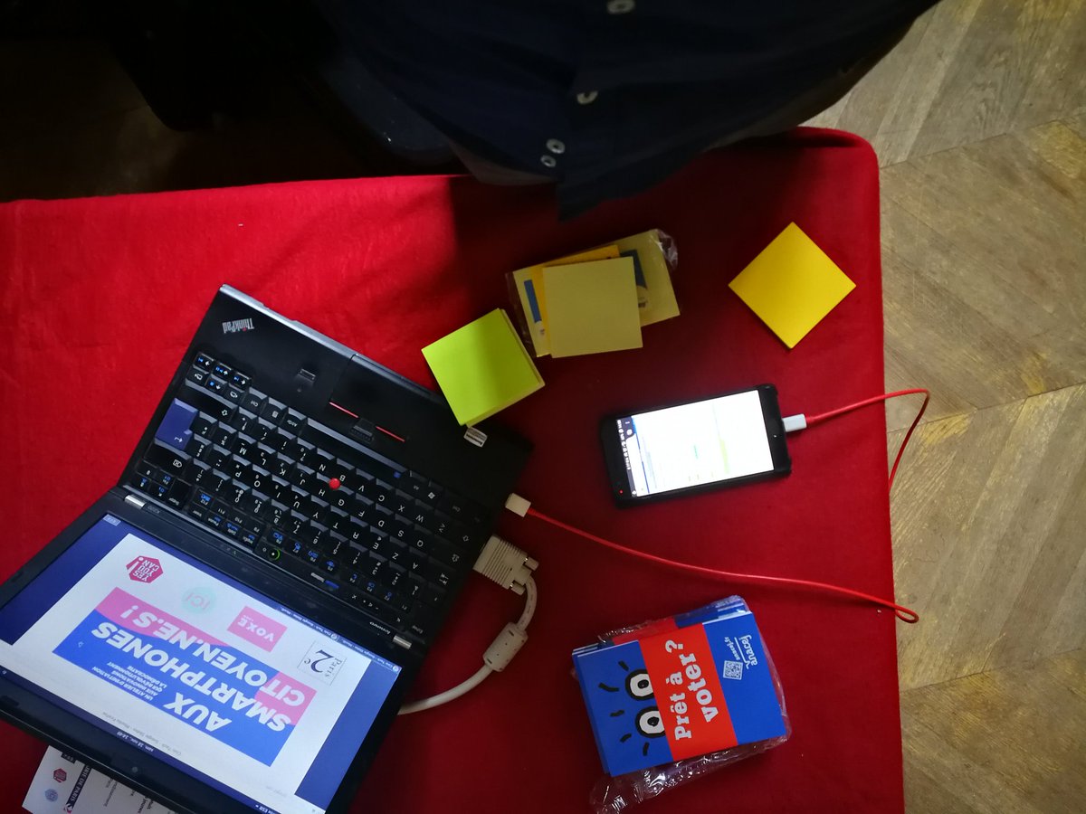 assoYYC's tweet photo. À la @Mairiedu2 pour un atelier #civictech avec des collégiens et des lycéens 💥📡🚀
#fallaitvenir https://t.co/unOYKg1kD6