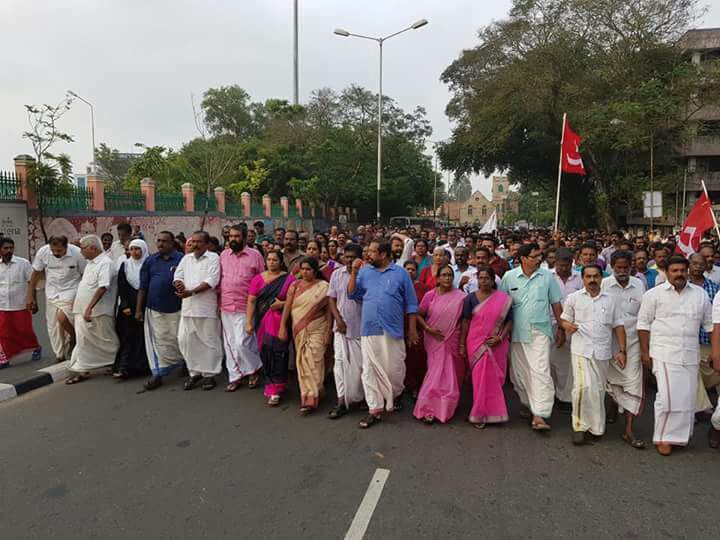 cpmsasthamangal's tweet photo. Trivandrum city #Mayor Com: VK Prasanth injured in the attack by #BJP goons with the support of BJP councilors. Protest demonstration by #CPIM #Trivandrum DC in front of Secretariat, Trivandrum.
#RSSTerror #RSSTerrorInTrivandrum https://t.co/2jJxWyzi0w
