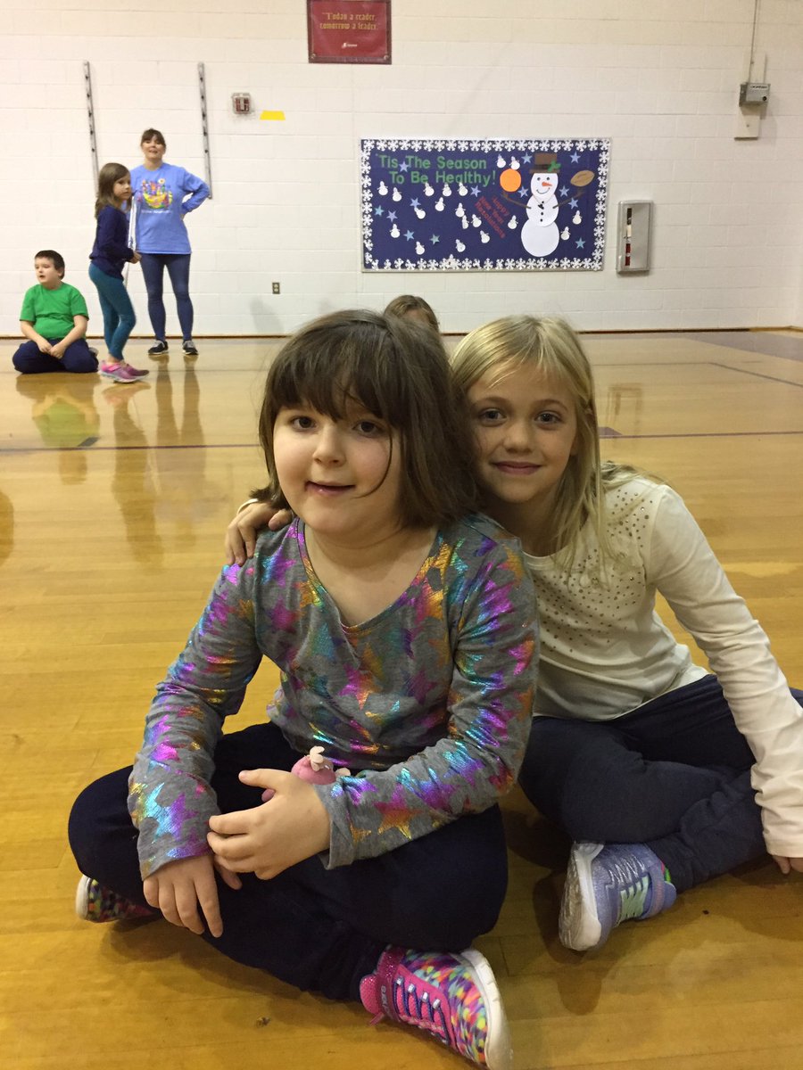 ShortridgeRobin's tweet photo. Nothing like some special friends in PE #PocaPreK5 https://t.co/Qa0NU7ynka
