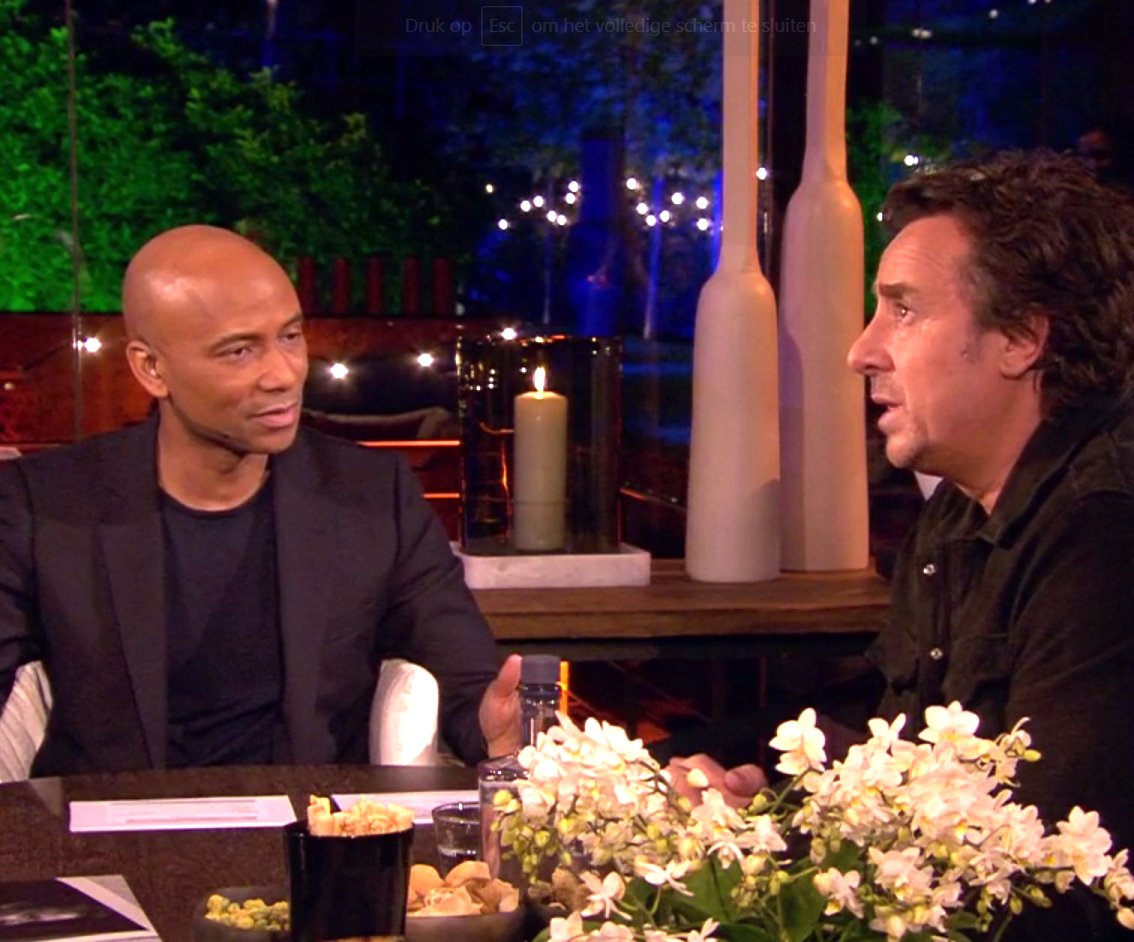 ADshownieuws's tweet photo. Twitter gaat los over 'schaamteloze zelfpromotie' Borsato bij RTL Late Night #rtllatenight #borsato #MARCOBORSATO #humbertotan
https://t.co/pGKXQptCcn https://t.co/giFOUeZZzL