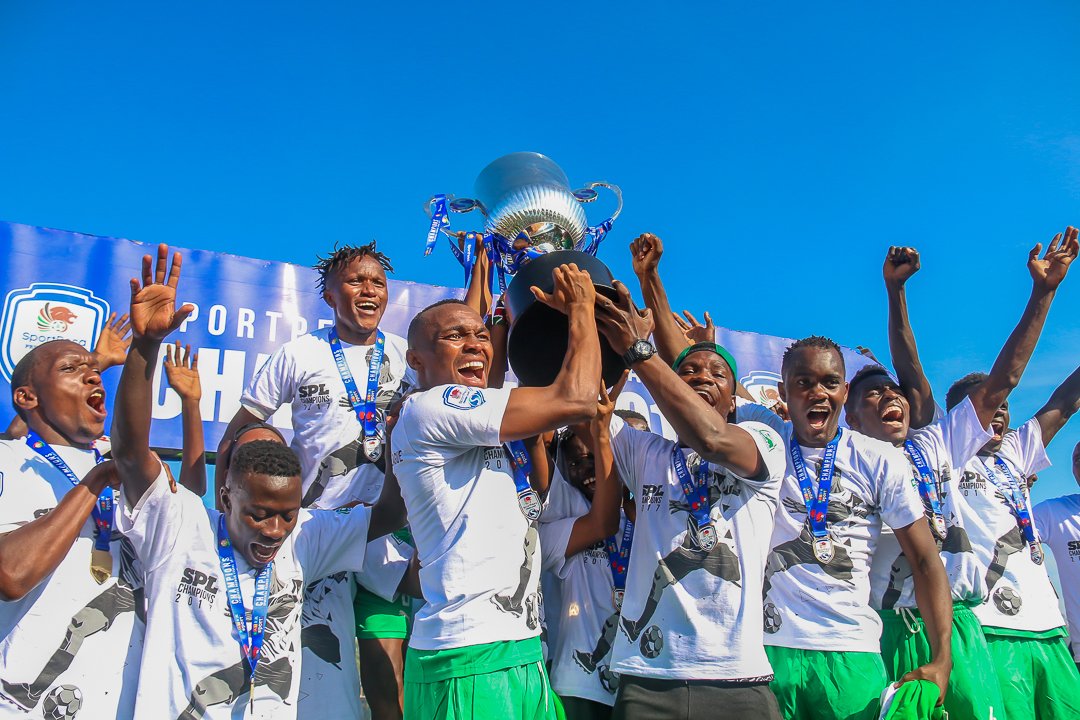GhettoRadio895's tweet photo. Gor Mahia are the official 2017 Sportpesa Premier League Champions 🏆
#SPLChampions2017 #KPL2017 #Offside  
 Congratulations ! @OfficialGMFC #Sirkal https://t.co/a8Xg2WgZSS