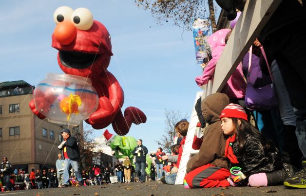 fergusonlib's tweet image. The library will open at noon Sunday for the #UBSParadeSpectacular. #Stamford