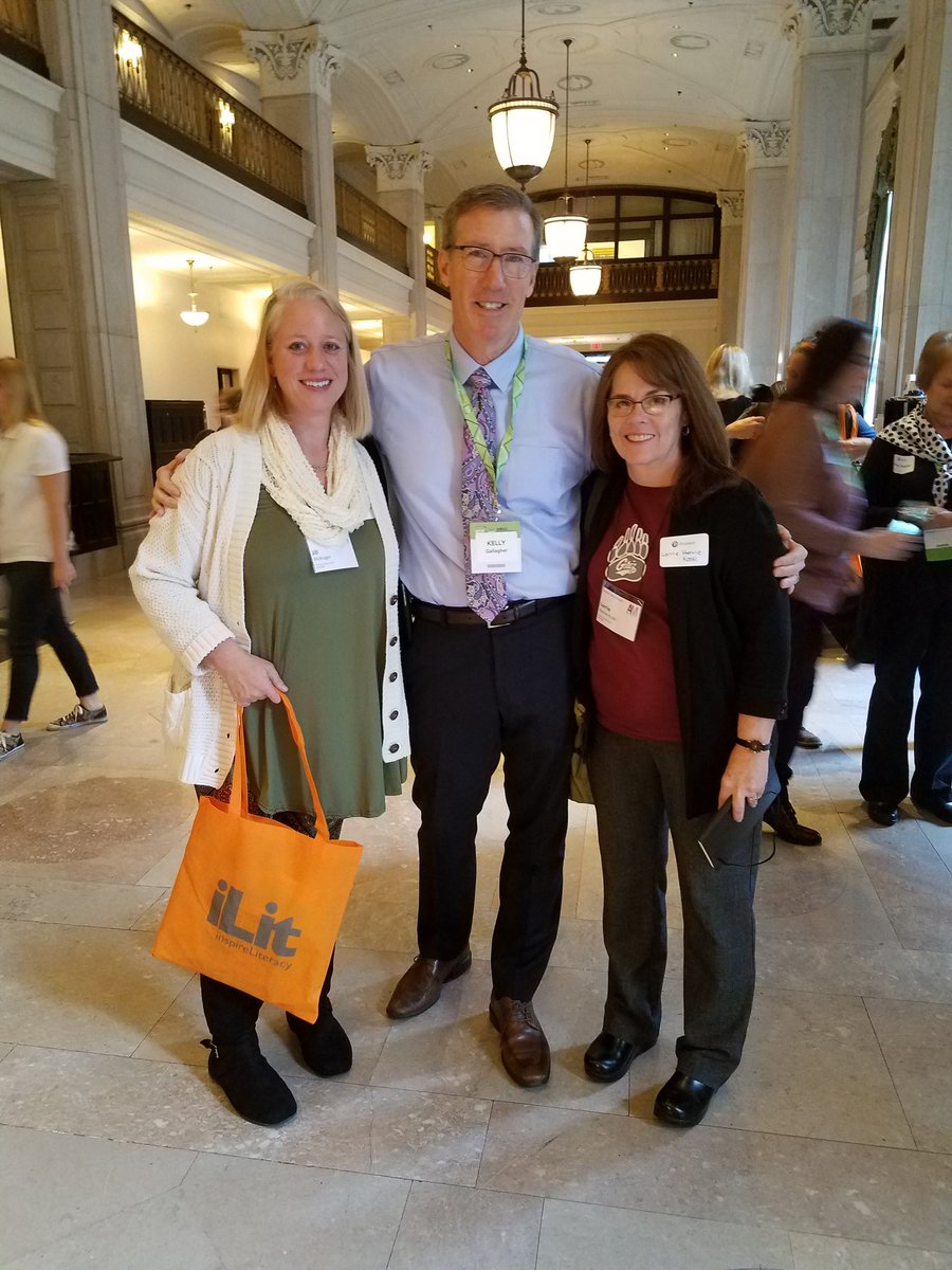 erwpmt's tweet photo. Literacy teacher rockstar moment...so worth getting up at 5:45 AM! #KellyGallagherRocks #Inspiration #NCTE17 https://t.co/igxQbAIGoF