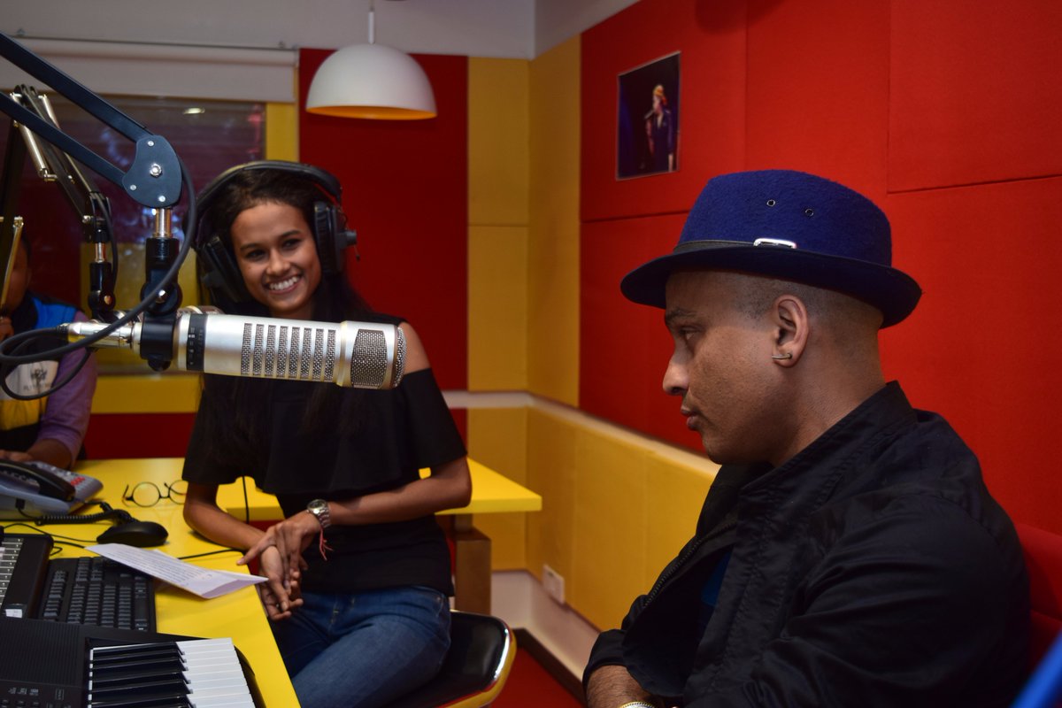 mirchi_shree's tweet photo. A man who can own you in seconds.. Who will never let you feel you are meeting him for the first time.. He will tease you, sing for you, make you laugh <3 
A beautiful soul with an awesome voice <3 
Happy birthday Zubeen Garg da <3 https://t.co/ROACSqEKiU