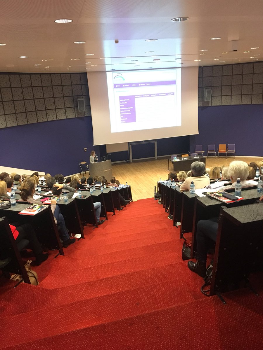 transfervpk's tweet photo. De (volle) zaal luistert met aandacht naar @karinborkhuis die uitleg geeft over het project ZorgnaZorg. #LD2017 #venvn https://t.co/KnD4xbUdRe