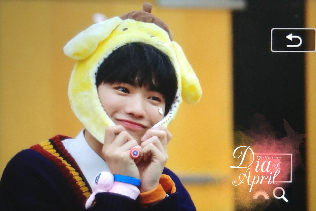 Adia0405's tweet photo. 171118 대구팬싸
웅이가 빼꼼❤ https://t.co/PYSDk9WGUu