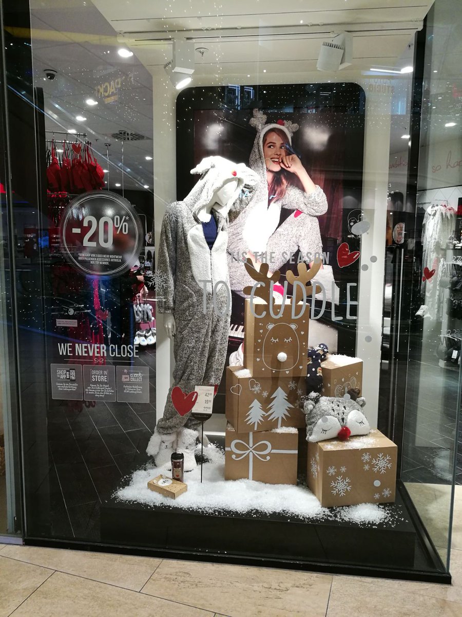 WeidingerLina's tweet photo. #cosy #cuddle #HKMVM #3510 @rotter_rosmarie @markovic_d @P_Mountford @Vi_Patel1 @Hunkemoller @ https://t.co/vcldGnuN6g