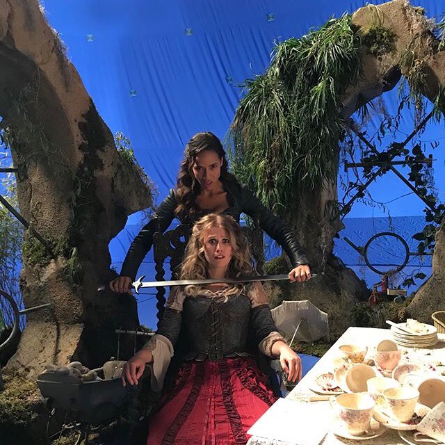 Se buscan nuevos personajes de Once Upon A Time:

— Cinderella

¿rt // fav? 

#FreeRol #OuatRol