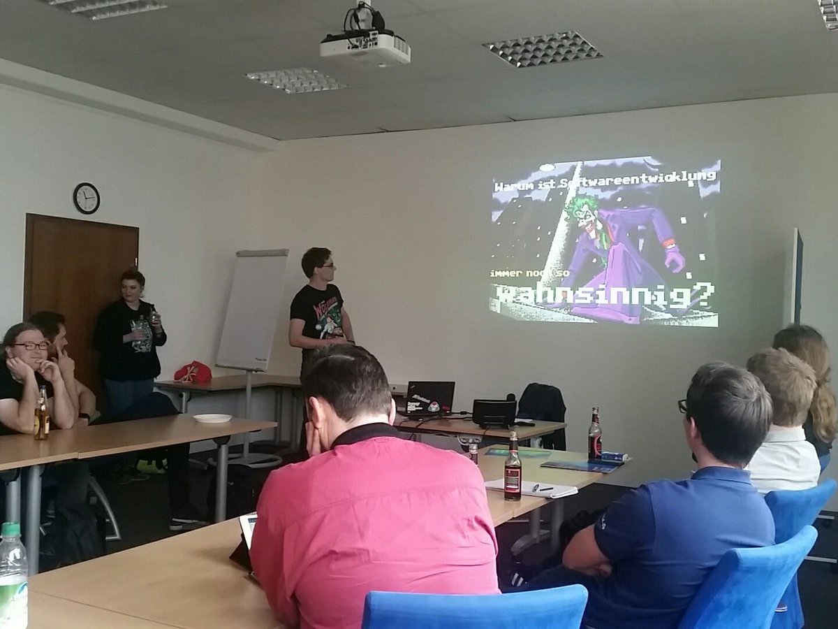 ClemensHuebner's tweet image. Erste Session am #swec17: Datenanalysen in der Softwareentwicklung mit @feststelltaste