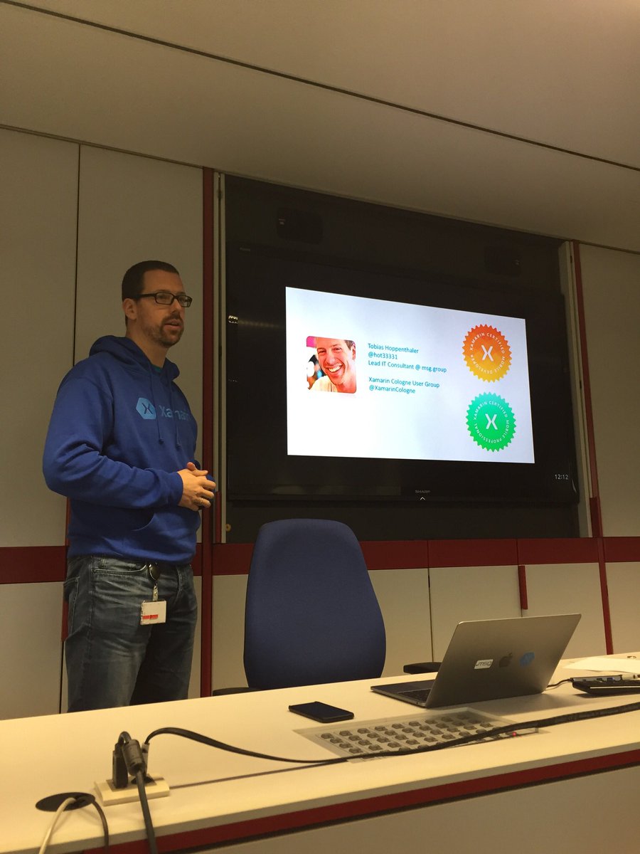 Depechie's tweet image. @hot33331 doing the last session of today #XamarinDevDays