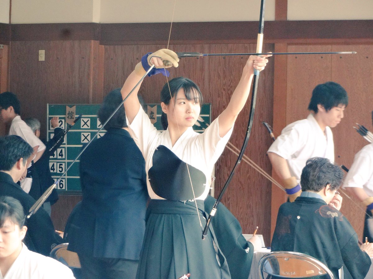 兵庫県立大学弓道部 神戸支部 Sur Twitter 本日は審査でした 新二回生は全員無事一級を獲得し 他含め計15人が昇級 昇段いたしました O O 次は姫路支部さんとの二公立です これに向けて部員一同頑張ります 兵庫県立大学弓道部 神戸支部 Sur Twitter 本日は審査でした 新二回生は全員無事一級を獲得し 他含め計15人が昇級 昇段いたしました O O 次は姫路支部さんとの二公立です これに向けて部員一同頑張ります