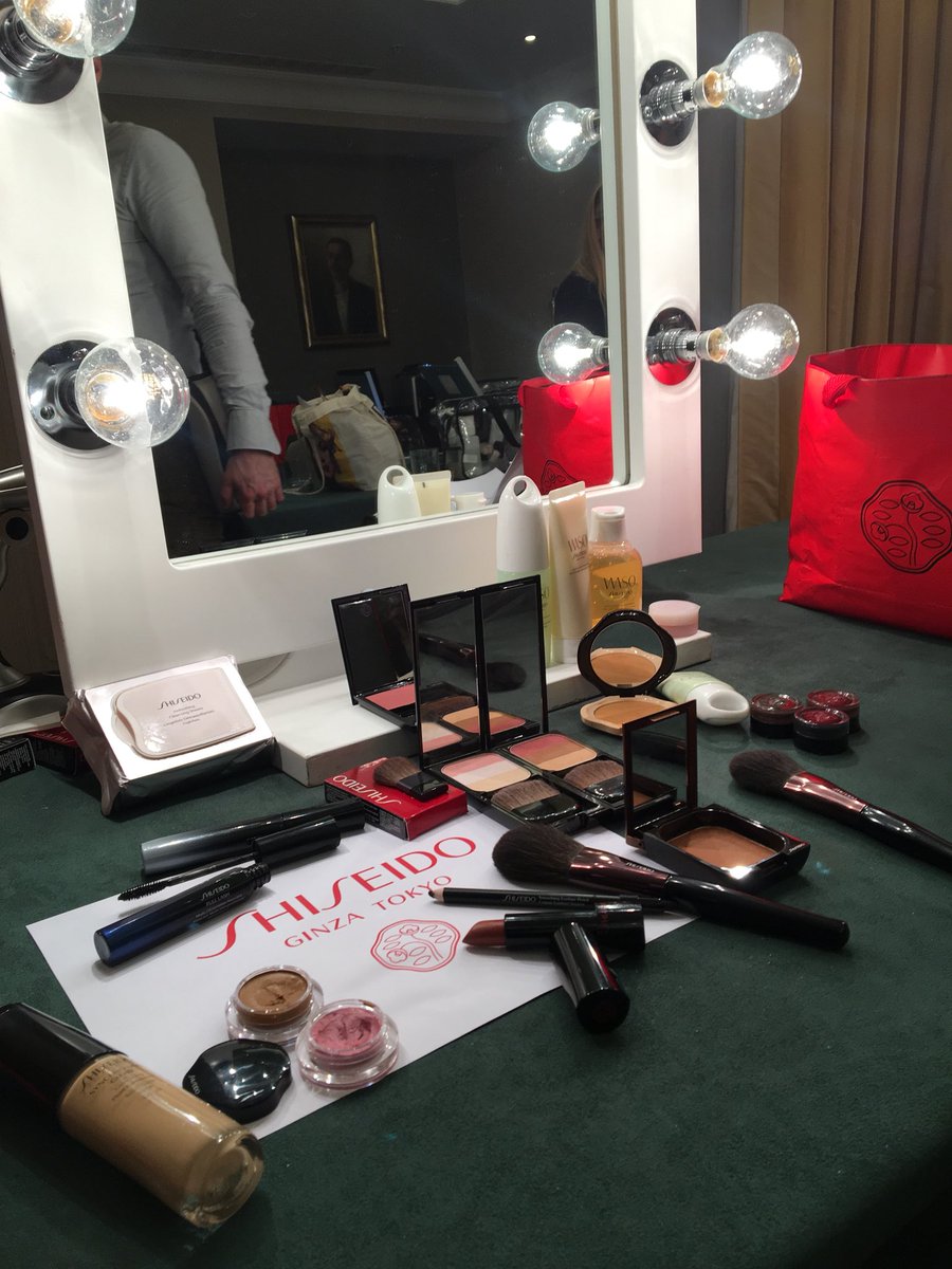 MonicaMUArtist's tweet photo. Last night’s set up using gorgeous products by @Shiseido_UK for @ElieSaabWorld assisting key makeup artist @lanslondon for #ChainOfHope Galla Ball 2017 #CharityBall #CharityEvent #MakeupTeam #Lanslondon #Sharebeauty #London https://t.co/P8tYDmf4C5