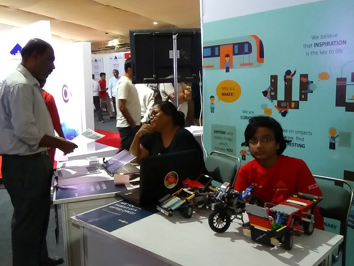 makewithWP's tweet photo. Come make paper bridges at an unusual balancing workshop by @GenWise_ @vishnu_agni @blrtechsummit @NITIAayog @STPIBengaluru #mfb2017 https://t.co/VEY4zDpXw3
