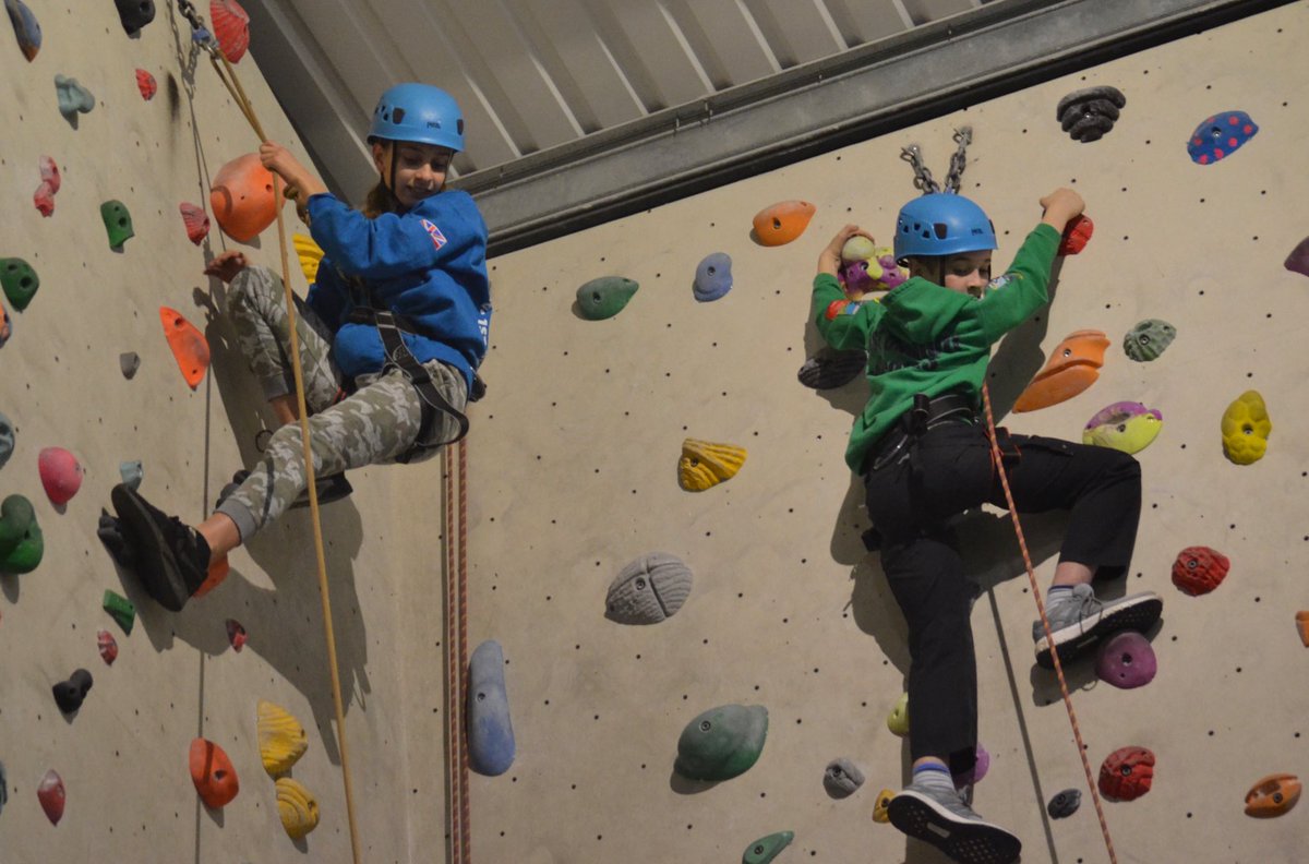 1stOxshott's tweet photo. Scouts climbing high to raise money for #BBCChildrenInNeed2017 @surreyscouts https://t.co/cZPgfoaVMY