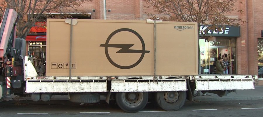 A3Noticias's tweet photo. Amazon vende por primera vez en España un coche a través de Internet https://t.co/2MlwZXJ8Z7 https://t.co/VeNtOLkxfs