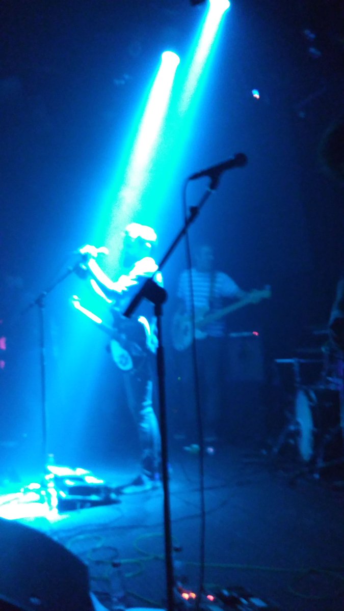 PacmanMtz's tweet photo. Anoche @somosFull  
Nos hizo vibrar!! Gran concierto!! Pero más grandes aún por acordarse de @Supersubmarina https://t.co/zhWmKaZmAg