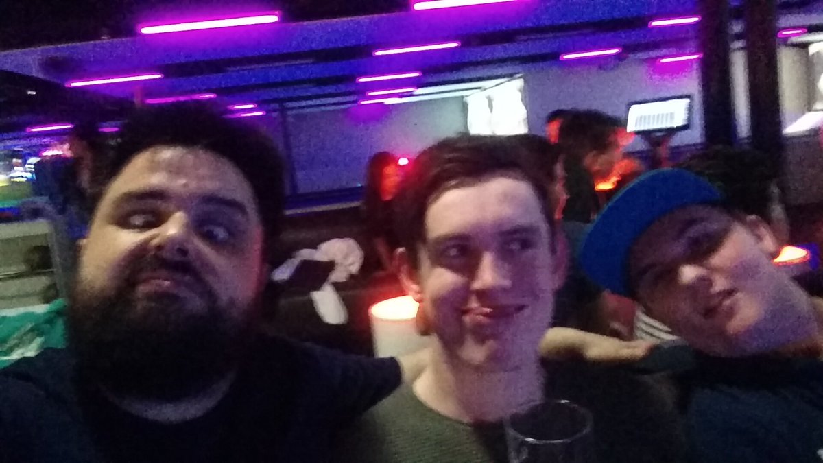yumi_cheeseman's tweet image. Hanging out with the OCE crew, free bowling and free drinks courtesy of the @palehorseesport owner who works there!