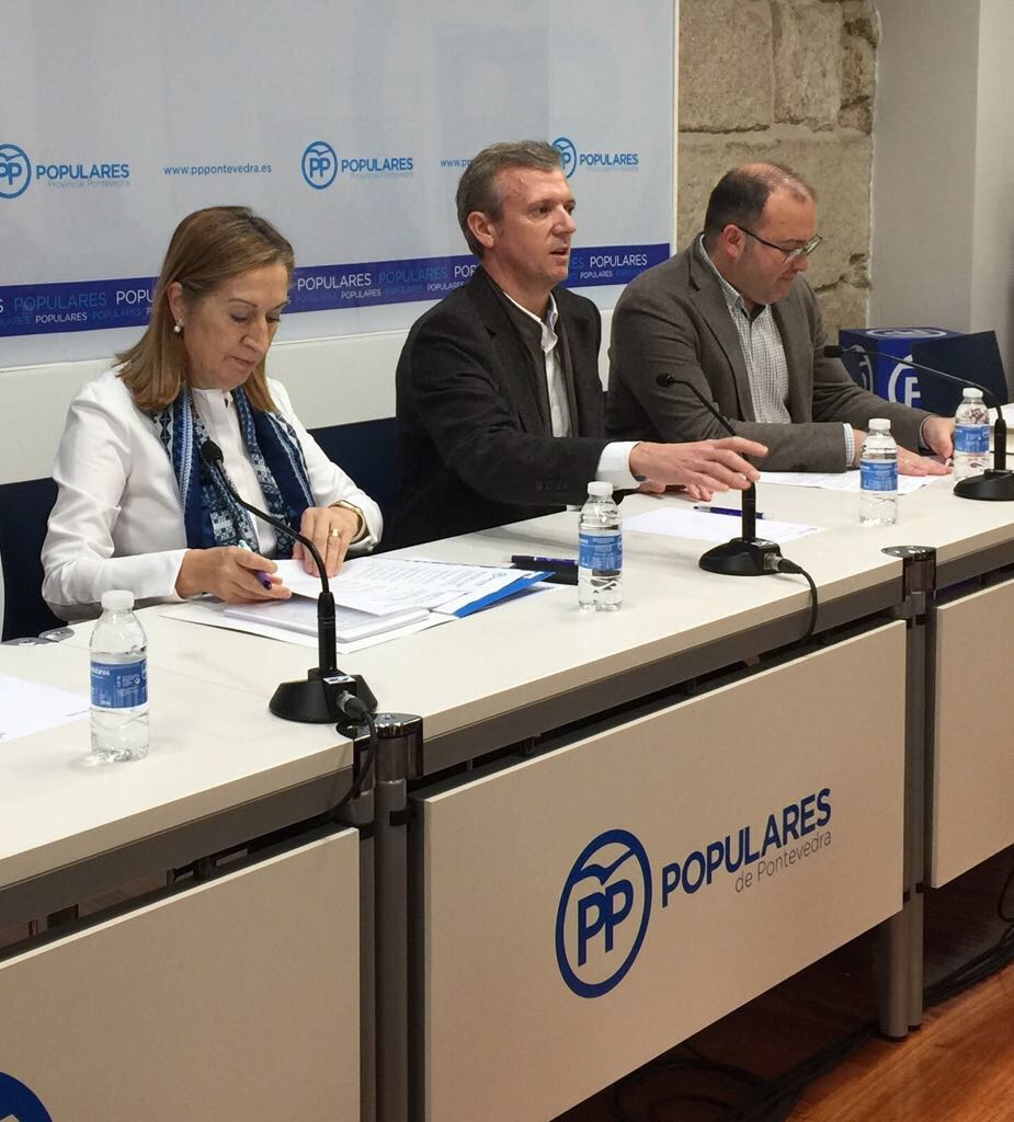 pontevedrapp's tweet photo. 🗣️@ARueda68, @anapastorjulian e @Mtelladof inauguran a mesa redonda sobre Violencia de Xénero #AVozDasVítimas. https://t.co/RxBopcjlQG