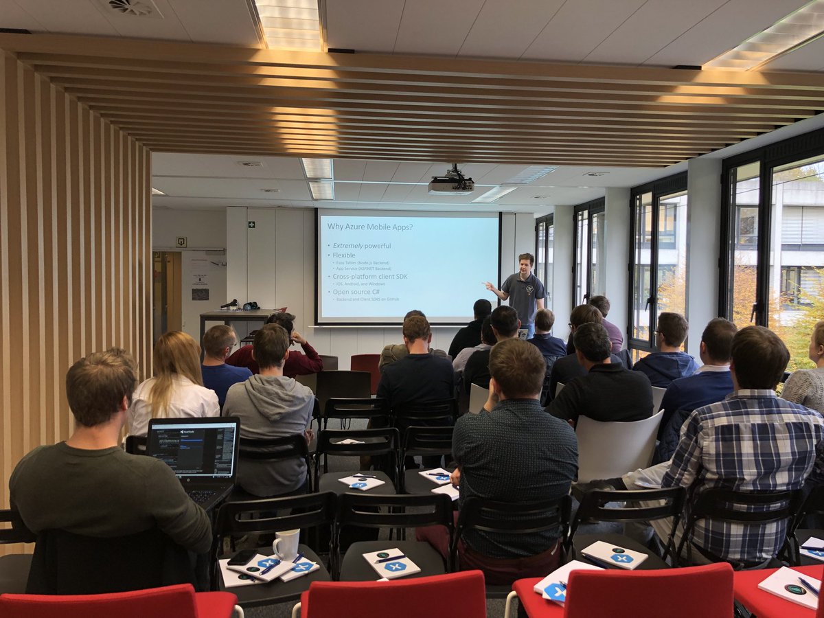 realThomasDhaen's tweet image. #XamarinDevDays @SamuelDebruyn