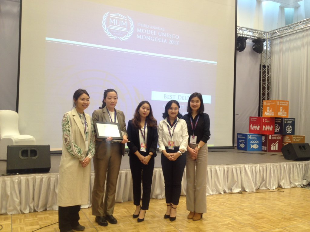 unyapmongolia's tweet photo. The MUM's best delegates are receiving their recognition papers during the closing remarks
#UNYAPmn #MUM2017 #UNESCO4Youth @UNESCO @unmongolia @UNDPMongolia @unesco_mongolia https://t.co/fU8i5ESDAu