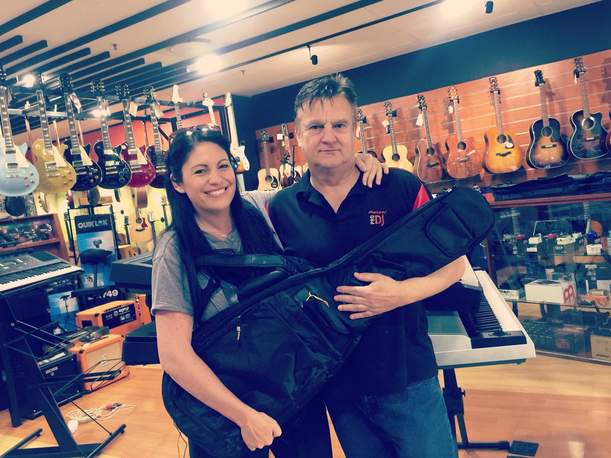 ririnel's tweet photo. Thanks Marchall Music Pretoria vir my kitaar vir @afrisgroot! Wonder of julle kan raai wat ons met hom gaan doen in die show? https://t.co/0nUfXVW2eV