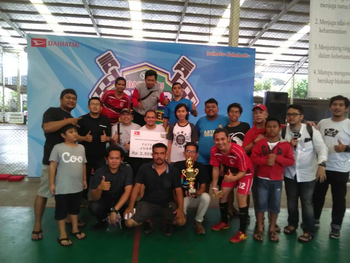 AXICinfo's tweet photo. Alhamdulillah Kembali menjadi juara 1 di Daihatsu Tournament 2017 @daihatsuind @ji_poet #axicjuara #axicfutsal #oneaxiconespirit #daihatsuIndonesia https://t.co/ghAQcaA9pR