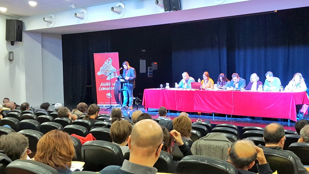 AngelesBarbaC's tweet photo. Interviene @AlvaroAgFa en la #APSIU, asamblea abierta de @IU_Madrid de debate colectivo, para elaborar propuestas políticas para la Comunidad de Madrid y nuestras ciudades y pueblos. https://t.co/sNblQOp221