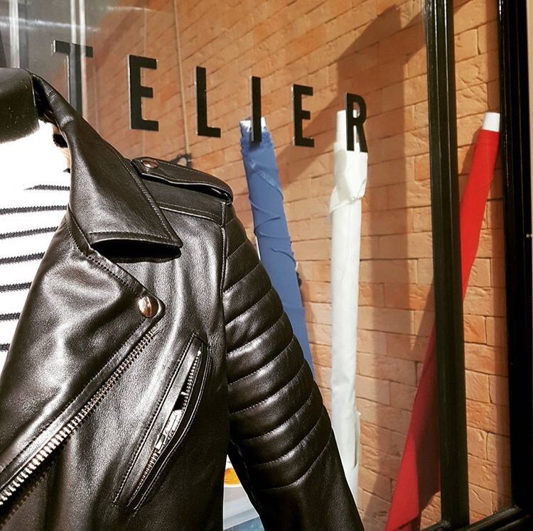 DocksVillage's tweet photo. Messieurs, pour vous la souplesse du perfecto en cuir d’agneau français de @ValentineAndCo1 associé au rayé @saintjames on AIME !!!
😍😍
#MadeInFrance #docksvillage #marseille https://t.co/yEW3JnGuUs