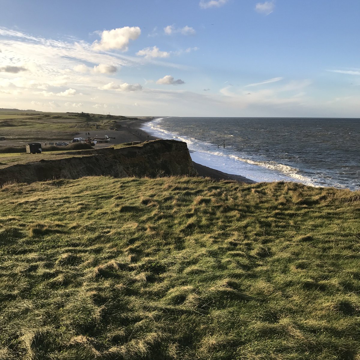 TinsmithsHouse's tweet photo. Walks in November with Dusty, Cleo and Paul – looking forward to another bright blue sky weekend #EastRunton #CleyBeach #Weybourne Within easy reach of Tinsmiths https://t.co/bIgCGgzt0W