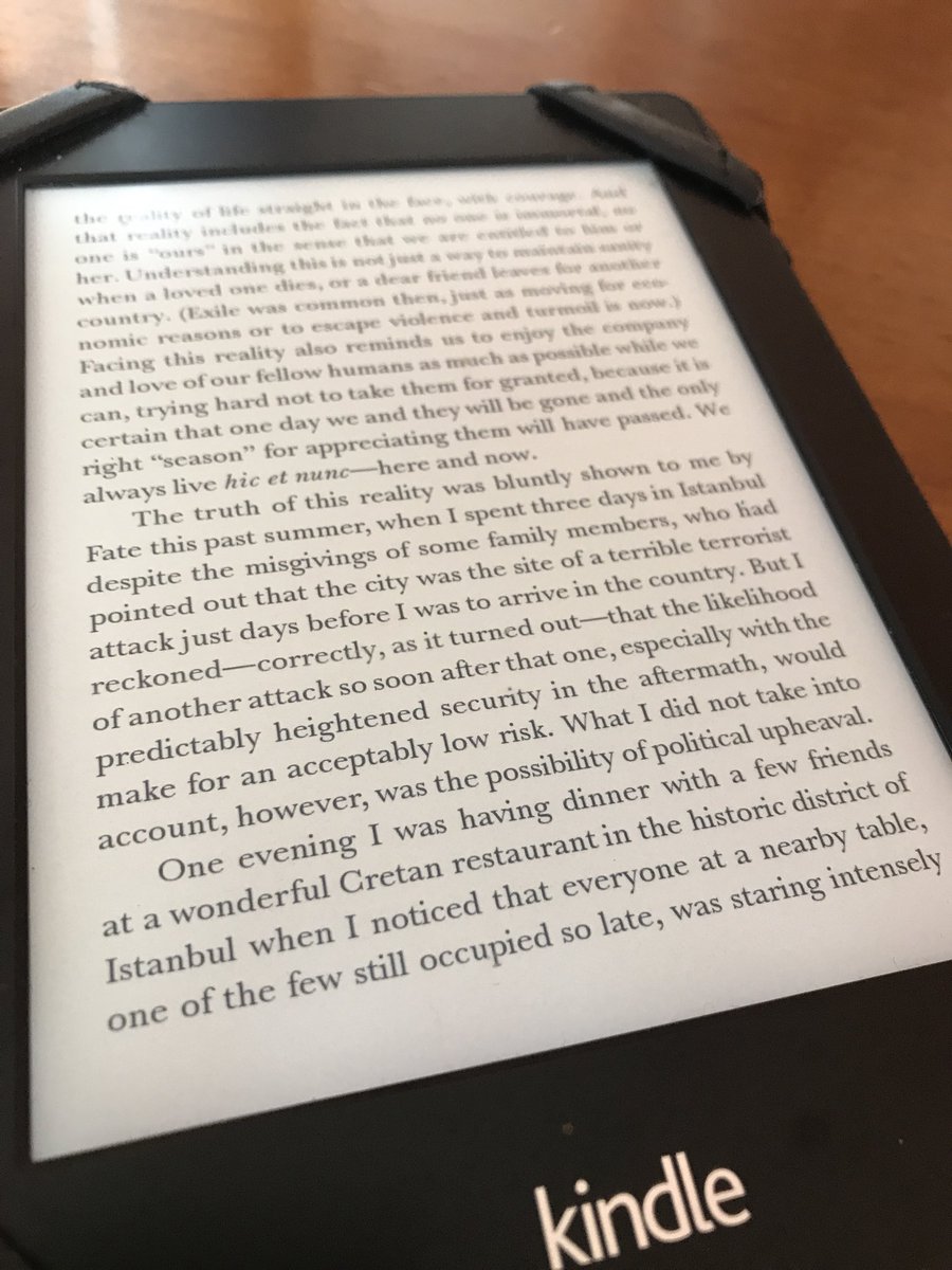 GoksenC's tweet photo. Türkiye sahiden tüm dünyaya ilham oluyor. #HowToBeAStoic diye bir kitap okuyorum. Yazarı #MassimoPigliucci mevzuya nasıl merak saldığını anlatırken 15 Temmuz’da İstanbul’da yaşadıklarını örnek gösteriyor 🙄 https://t.co/tgsMeF4EL2