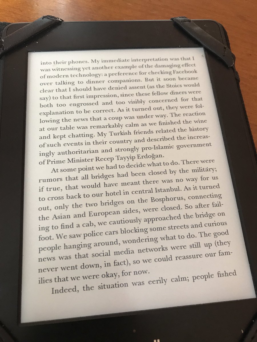 GoksenC's tweet photo. Türkiye sahiden tüm dünyaya ilham oluyor. #HowToBeAStoic diye bir kitap okuyorum. Yazarı #MassimoPigliucci mevzuya nasıl merak saldığını anlatırken 15 Temmuz’da İstanbul’da yaşadıklarını örnek gösteriyor 🙄 https://t.co/tgsMeF4EL2