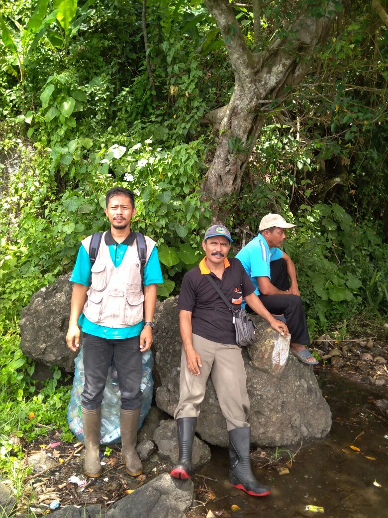 elia_taufik's tweet photo. Rehat penataan Lokasi wisata baru
Bersama kades dan sekdes
#ManfaatDanaDesa #kalipucang #pangandaran
Terima kasih @jokowi
@KemenDesa @taufikmadjid71 @tppindonesia @EkoSandjojo @dpmdesajabar @P3MD_PROV_JABAR berkat adanya DD semua potensi tergali. https://t.co/BijGYNKWSf