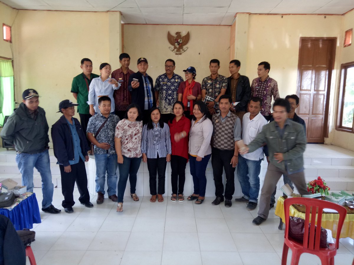 Bartomius's tweet photo. Kondisi rill di Pelosok Desa yg hidup penuh kebersamaan,  yg selalu setia menanti dukungan Pembangunan di segala bidang oleh Pemerintah Pusat https://t.co/bhsXhCTK8x