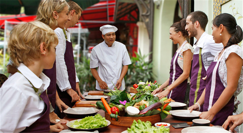 linkedhome_asia's tweet photo. Eat & cook like a local in #Vietnam! #LinkedHome resident explore the wonders of Vietnamese cuisine together in our weekly cooking class! #StayToYourFullest #LiveLikeALocal #IESEGsmm @iamlocalified https://t.co/cj3jvJARUi