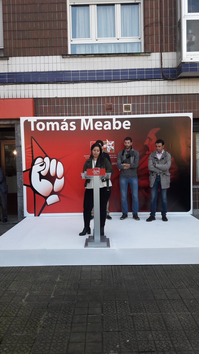 ftomasmeabe's tweet photo. Los socialistas vascos no defendemos a los vascos, defendemos a todos los ciudadanos. @AzaharaDomingue Secretaria General @JSE_Egaz. @JSE_ORG https://t.co/8t4uoMWsQR