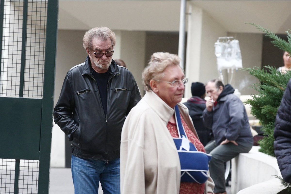 Eric_Bureau's tweet photo. .@EddyMitchellOff #EddyMitchell  a passé la matinée avec son pote @JohnnySjh #JohnnyHallyday 
à la clinique Bizet où ce dernier est hospitalisé 
Photo @olivierarandel @Parisien_Images https://t.co/grZcDx3meR