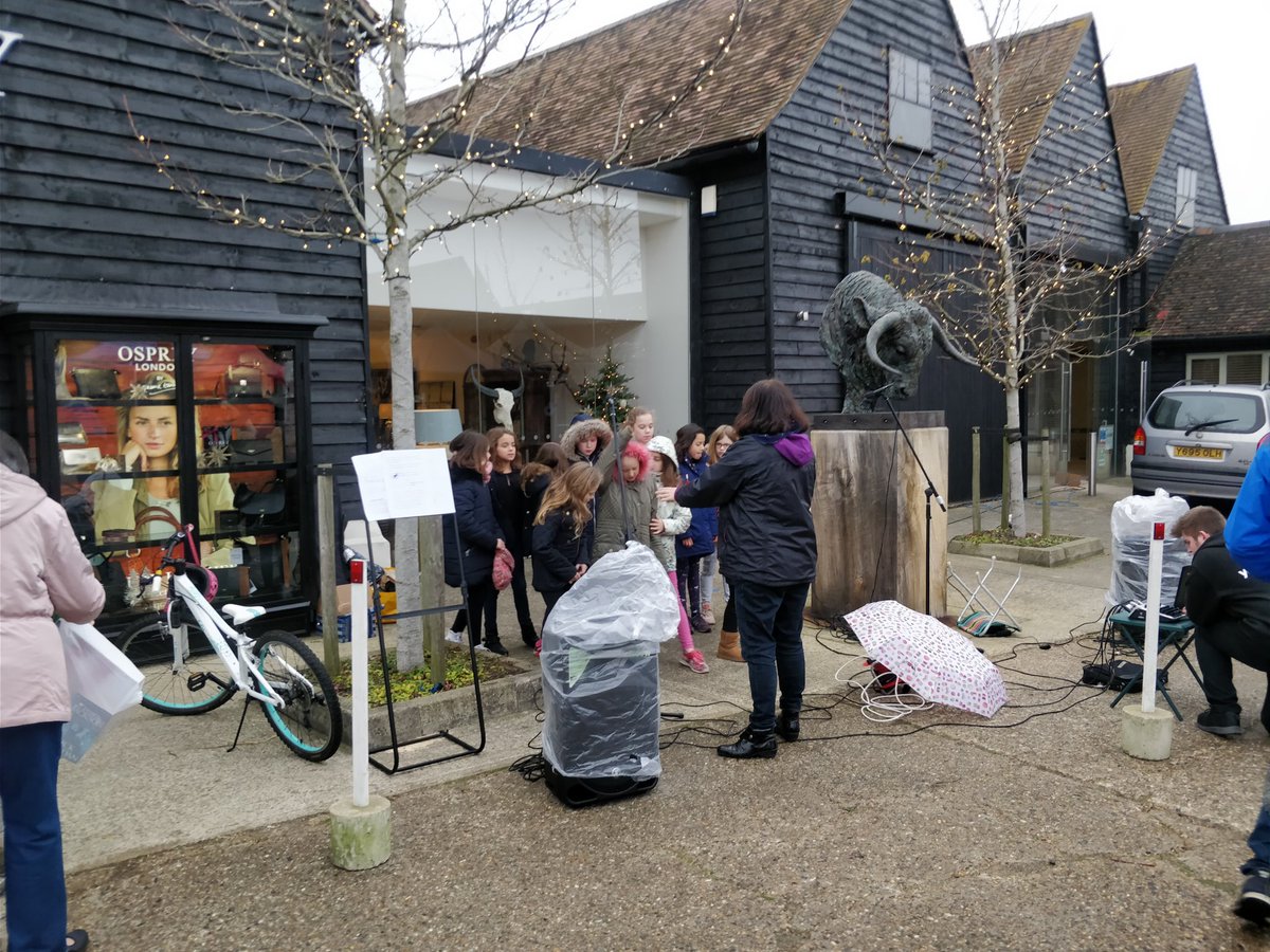 Fairfiled school choir gearing up, despite the weather! Starting in 5 minutes