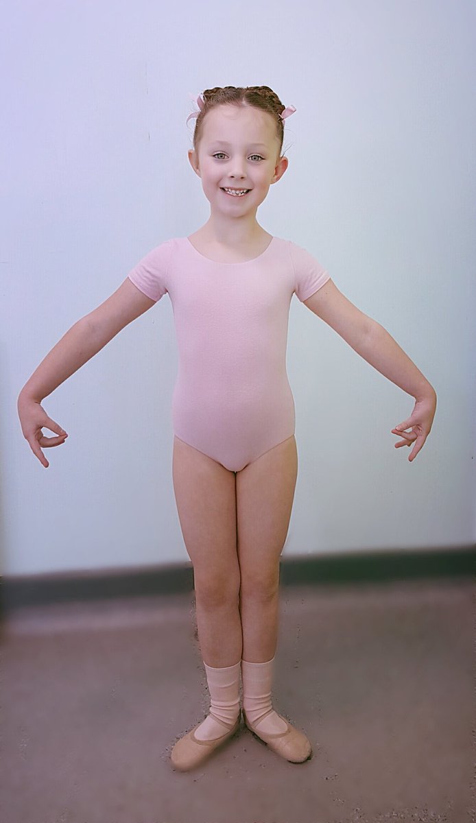 Kfooz21's tweet photo. My baby's primary ballet exam today... she's just gone in!! 😍💕

Wish her luck 🤞

#balletexam #primaryballet #ballerina #6yearold #proudmummy https://t.co/zdG6CISpbY