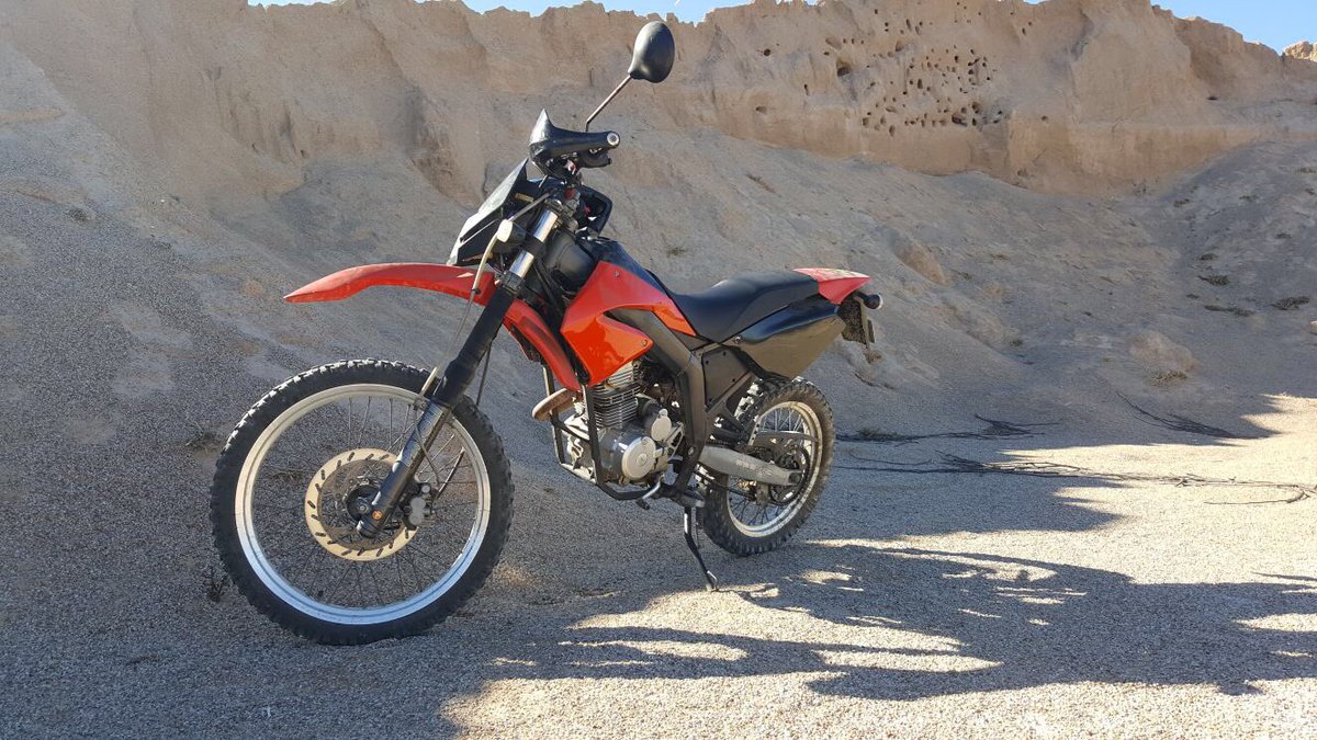 el_gordo_87's tweet photo. MOTO ROBADA EN ZARAGOZA ESTA NOCHE EN VALDESPARTERA @zaragoza_spain @SoydeZaragoza @ValdesparteraAV SI ALGUIEN SABE ALGO AVISAR A @policiazaragoza 5813FHZ Derbi senda de 125. https://t.co/2PHWP16GWa