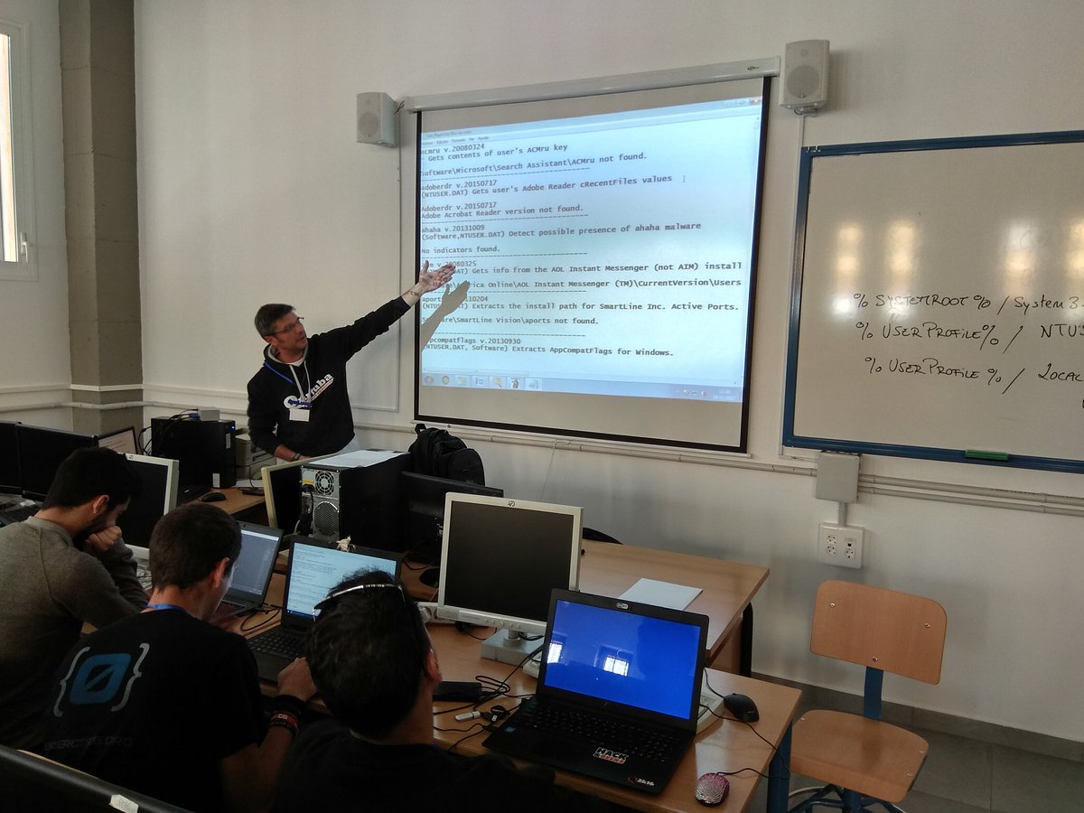 ciyinet's tweet photo. En @qurtubacon en el taller de @jdangosto sobre ransomware. Nivelazo de Jesús :O https://t.co/g9FzG8cHez