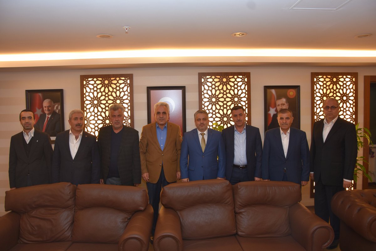 ayhan_salman's tweet photo. Bursa Muş Eğitim Vakfı'nın değerli yöneticilerini ağırlayarak çalışmalarını konuştuk. https://t.co/O0whG8u60g