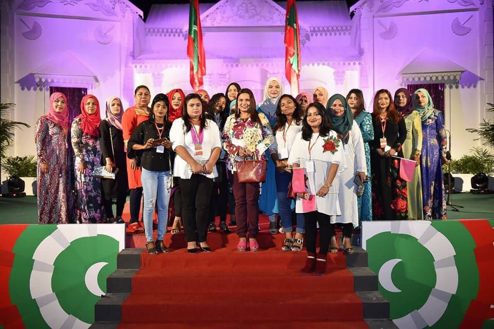 Humandust___'s tweet photo. Youth &amp; S/ Media Support Team..😍😍😍
Raajjeyga Oiy Emme Kulhadhaana Hinguntheri Team.. 
#SaabaheyTeam  👏👏👏
#Bahaarekey 
#RY2018 https://t.co/Ei539rrJy1