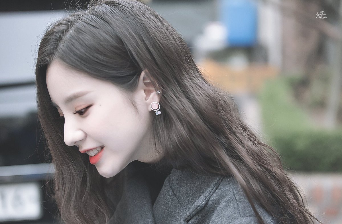 HEEJIN_TH's tweet photo. PIC | 171117 #HEEJIN #MIXNINE Recording 🐰🌸 (cr.Seraphic Blossom) https://t.co/IwWGMoWaTN